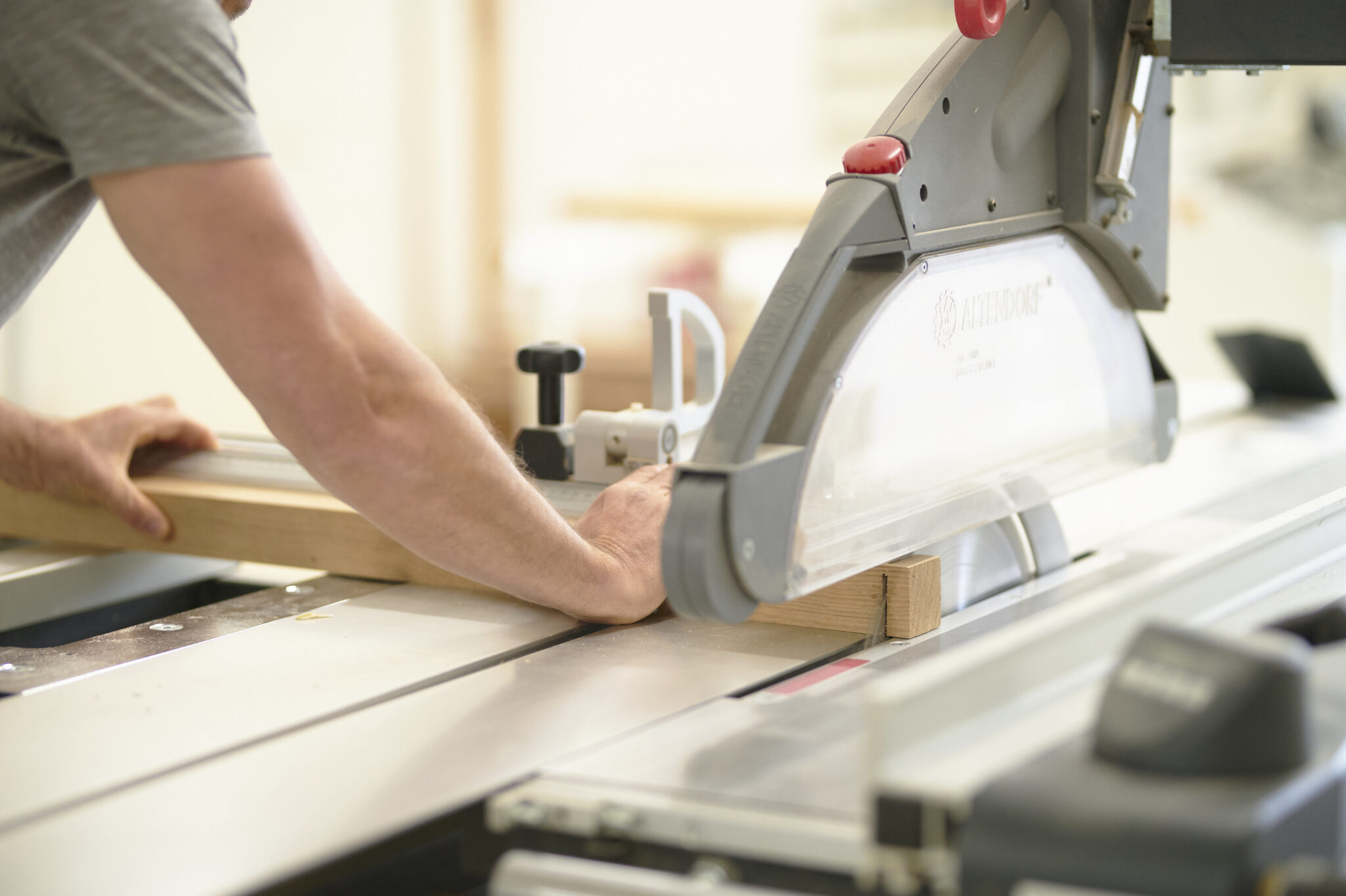 Holzbearbeitungsmaschine in der Holzwerkstatt